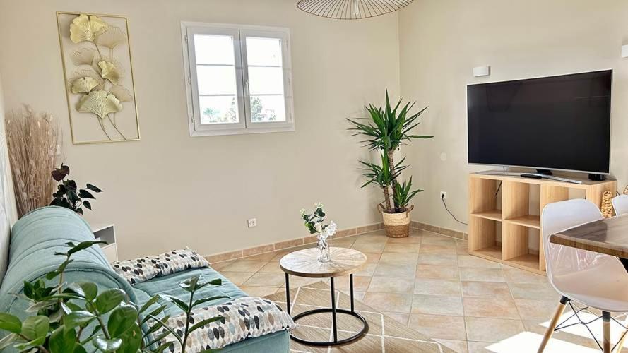2 Hebergements - 10 Couchages - Parking, Piscine, Jacuzzi - Convivialite Roquebrune-sur Argens Kültér fotó