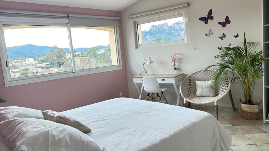 2 Hebergements - 10 Couchages - Parking, Piscine, Jacuzzi - Convivialite Roquebrune-sur Argens Kültér fotó