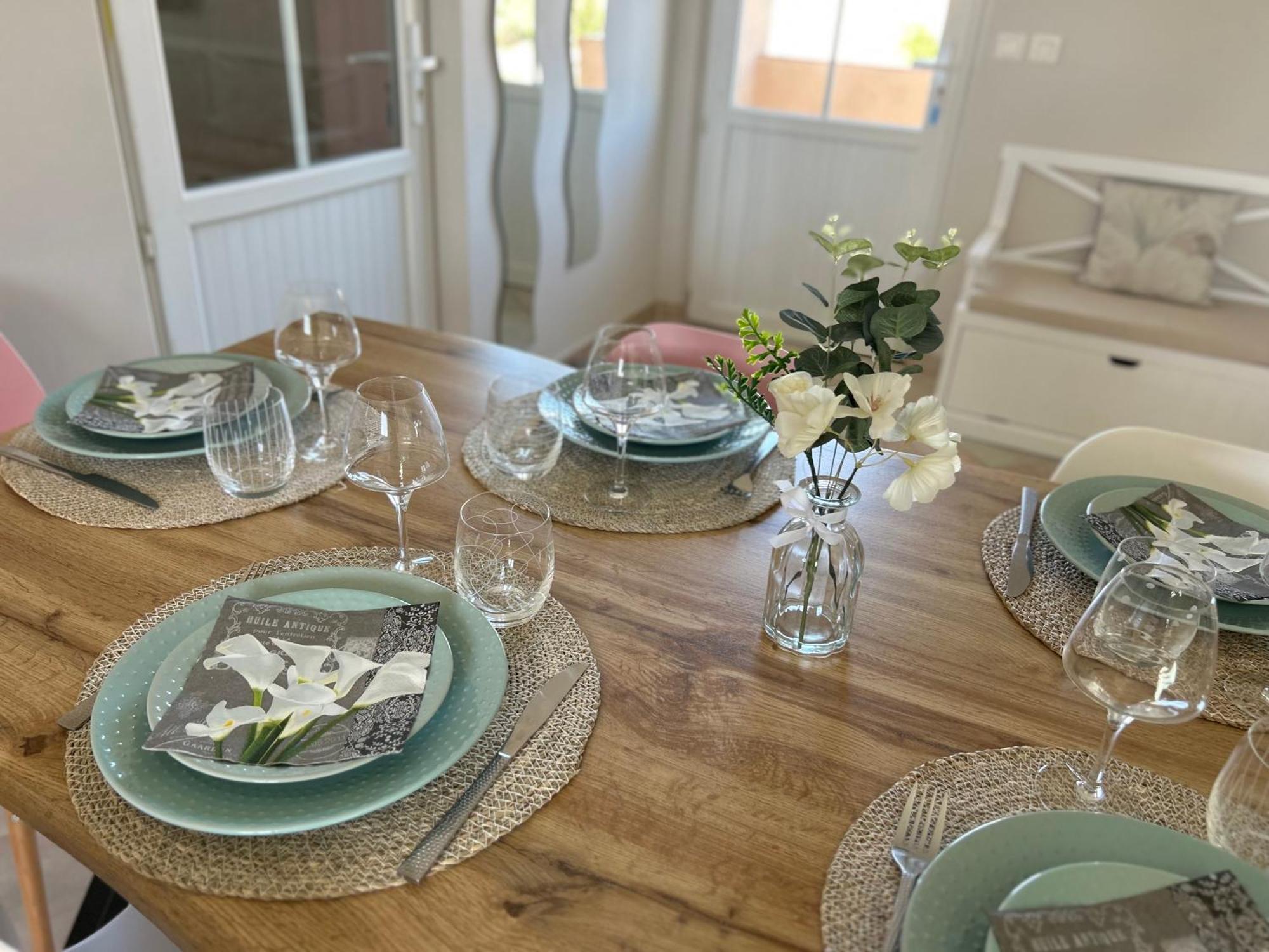 2 Hebergements - 10 Couchages - Parking, Piscine, Jacuzzi - Convivialite Roquebrune-sur Argens Kültér fotó