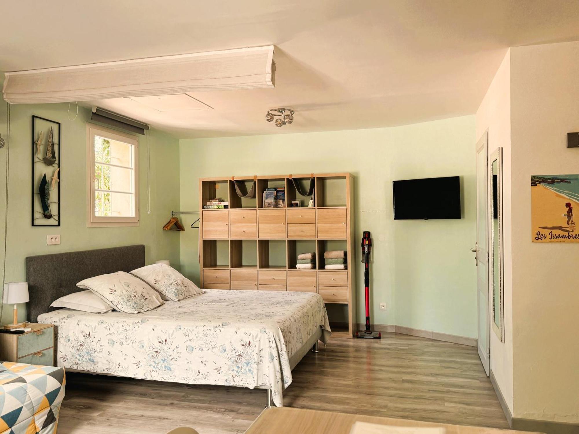 2 Hebergements - 10 Couchages - Parking, Piscine, Jacuzzi - Convivialite Roquebrune-sur Argens Kültér fotó